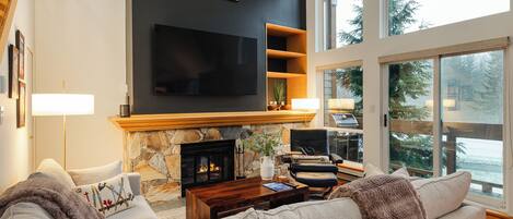 TV connectée, cheminée, espaces bureaux