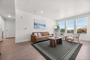 Unclassified image, 2 of 51, button