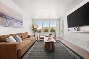 Unclassified image, 4 of 51, button