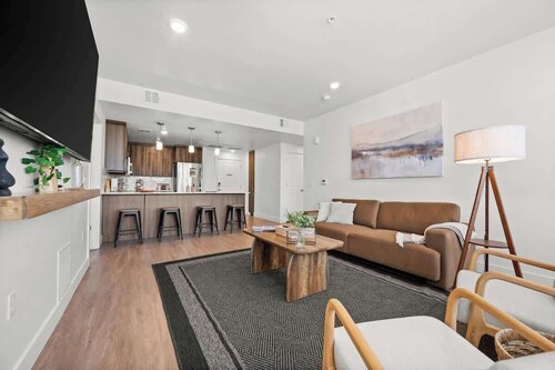Modern Downtown 2BR 2BA with City Views, Fire Pit, Walk to Delta Center
