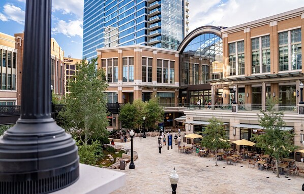 屋外ダイニングエリア