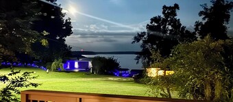 Lake Talquin cozy 2-bedroom cottage w/ peaceful lakeview. 35 minutes from FSU.