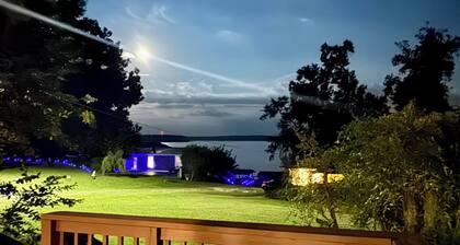 Lake Talquin cozy 2-bedroom cottage w/ peaceful lakeview. 35 minutes from FSU.