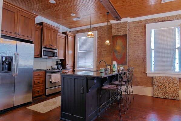 Fridge, microwave, dishwasher, coffee/tea maker