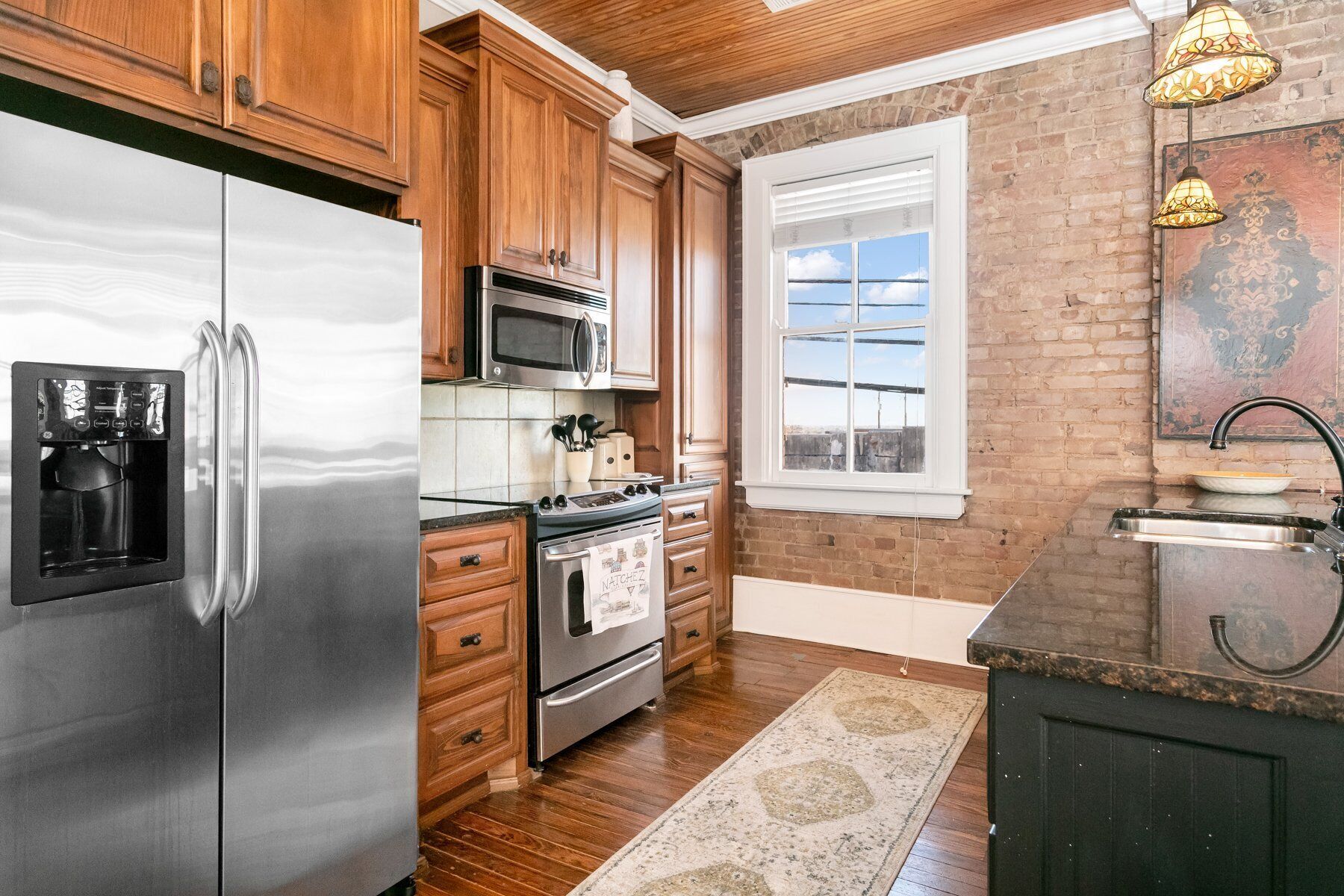 Kjøleskap, mikrobølgeovn, oppvaskmaskin og kaffetrakter/tekoker