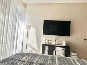 2 habitaciones, tabla de planchar con plancha, internet y ropa de cama