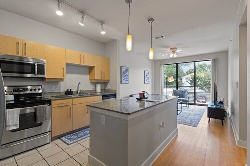 UrbanNest 2 bedroom Uptown Dallas Texas, 8 Mins to ACC