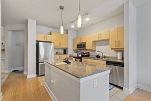 Unclassified image, 3 of 41, button