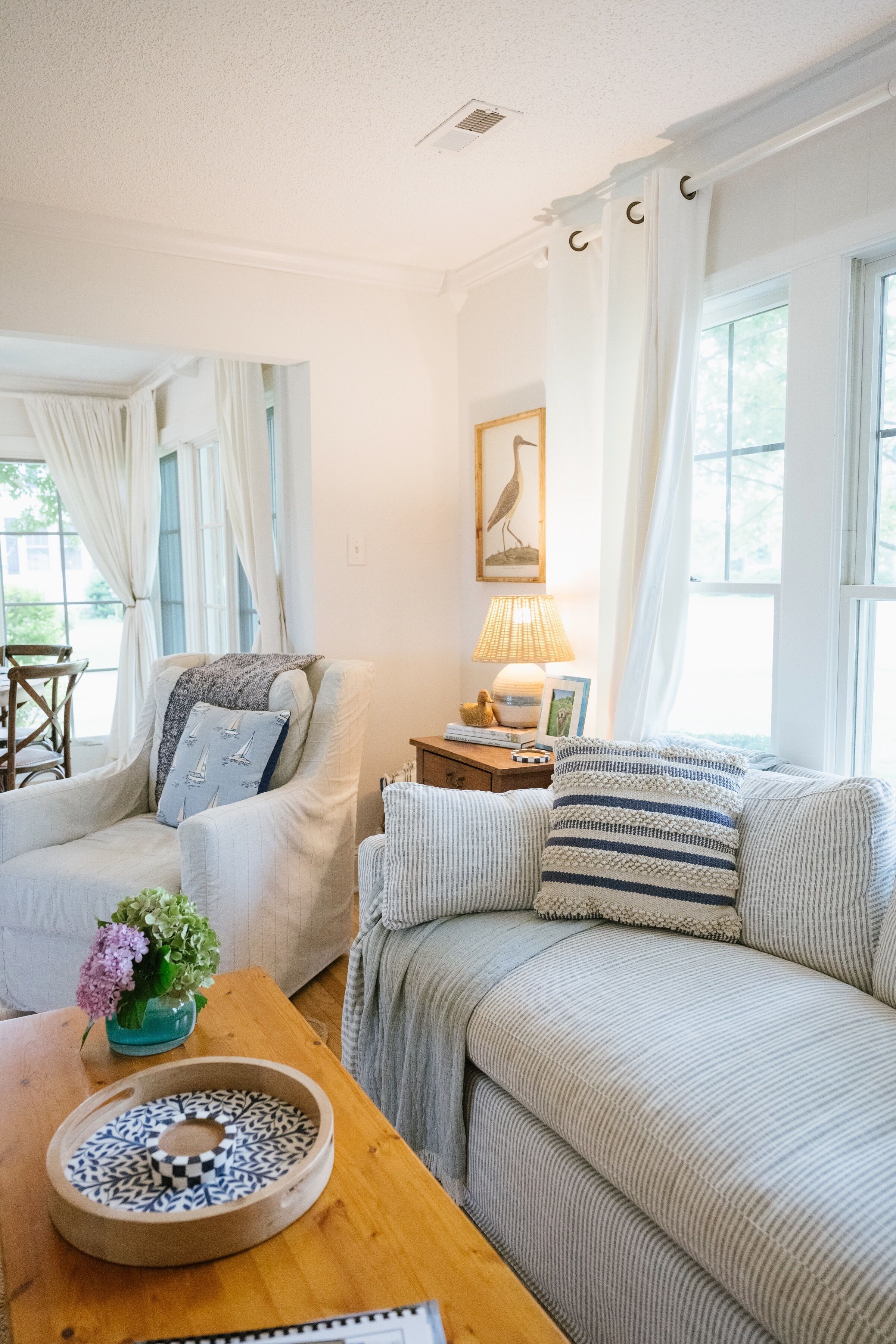 Smart-tv, een dvd-speler, boeken en een filmbibliotheek