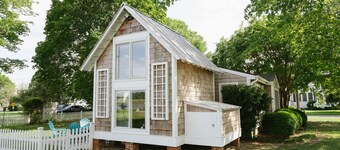 Golden Days River Cottage - Family & pet friendly, river view, water access