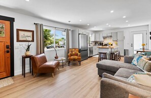 Smart TV, printers - Welcoming 3-bedroom bungalow close to all with AC in sunny San Diego (San Diego)