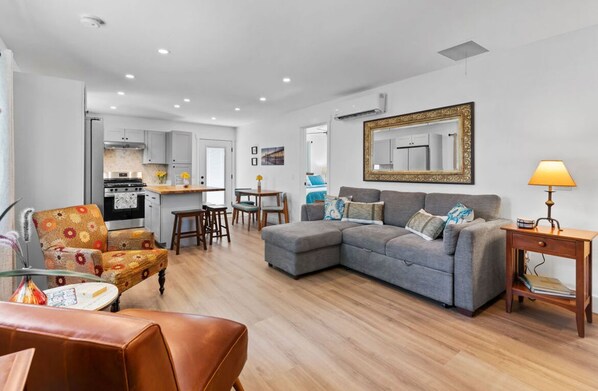 Smart TV, printers - Welcoming 3-bedroom bungalow close to all with AC in sunny San Diego (San Diego)