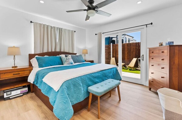 3 bedrooms, desk, iron/ironing board, travel crib