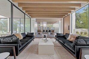 Smart TV - Tarrytown Luxury + Private Pool - Everest! (Austin)