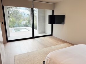 5 bedrooms, iron/ironing board, free WiFi, bed sheets