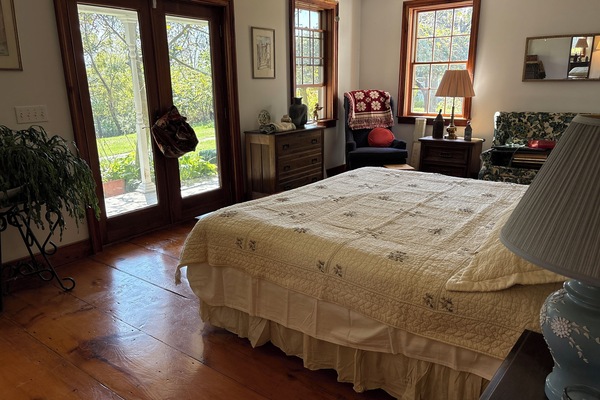 5 bedrooms, desk, iron/ironing board, free WiFi