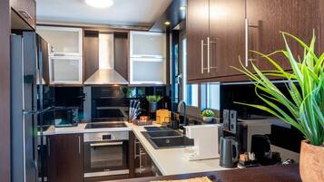 KĂŒhlschrank, Mikrowelle, Ofen, GeschirrspĂŒler