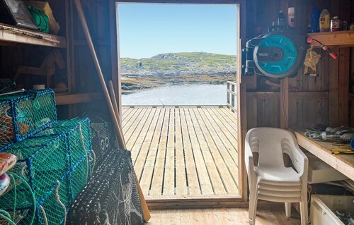 Nice home in Sauøya with house sea view