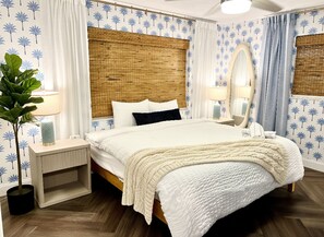 4 slaapkamers, een bureau, een strijkplank/strijkijzer, reisbedje