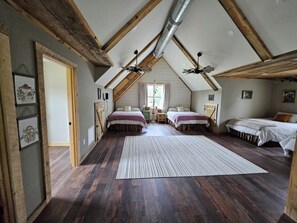 2 bedrooms, WiFi, bed sheets - Peaceful luxury cabin in charming Cotter, two miles from Wild Cat boat launch. (Cotter)