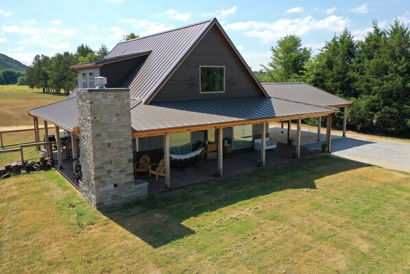 Exterior - Peaceful luxury cabin in charming Cotter, two miles from Wild Cat boat launch. (Cotter)