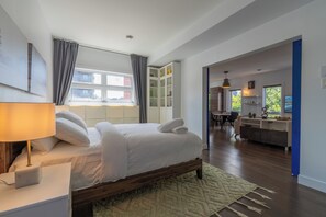 1 bedroom, iron/ironing board, Internet, bed sheets - Spacious 1BR Condo, work&play in Montréal (Montréal)