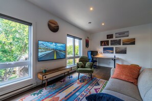 Living area - Spacious 1BR Condo, work&play in Montréal (Montréal)