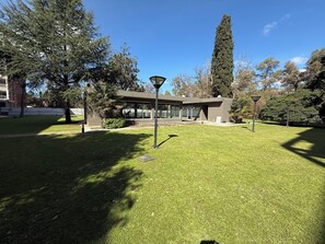 المنطقة المحيطة بالمنشأة