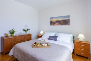 3 bedrooms, Internet