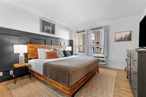 Tabla de planchar con plancha, wifi gratis y ropa de cama 