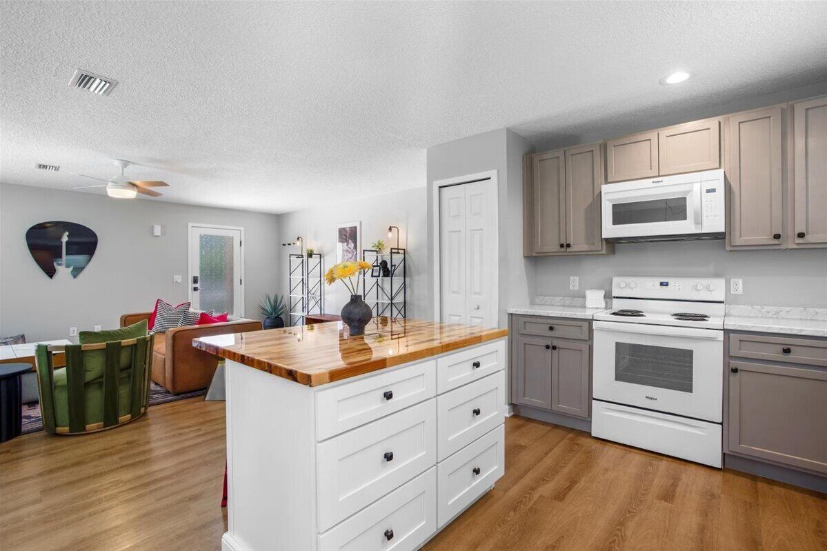 Fridge, kitchen islands