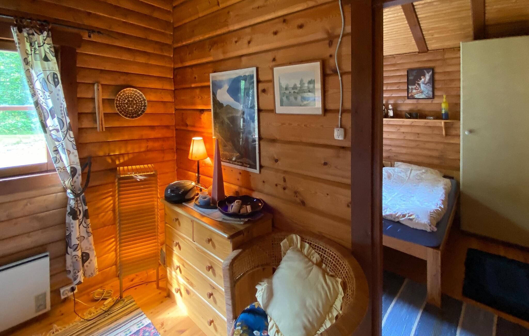 2 bedrooms, travel cot