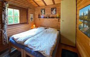 2 bedrooms, travel crib, free WiFi