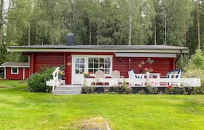 Outdoor dining - 2 bedroom beautiful home in Växjö (Växjö)