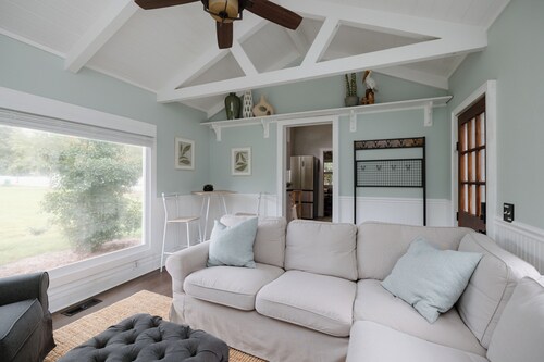 Cozy Beach Bungalow on Lush 1/2 Acre 1 Mile to Beach!