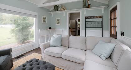 Cozy Beach Bungalow on Lush 1/2 Acre 1 Mile to Beach!
