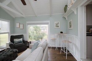 Living area - Cozy Beach Bungalow on Lush 1/2 Acre 1 Mile to Beach! (Wilmington)