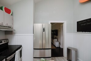 Private kitchen - Cozy Beach Bungalow on Lush 1/2 Acre 1 Mile to Beach! (Wilmington)