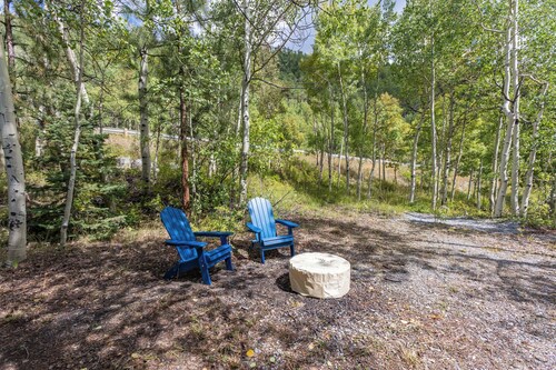 Papa's Cottage- Dog Friendly- Close to Monarch