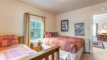 2 bedrooms, iron/ironing board, free WiFi, bed sheets