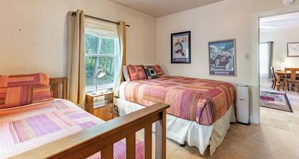 Papa's Cottage- Dog Friendly- Close to Monarch