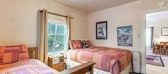 Papa's Cottage- Dog Friendly- Close to Monarch