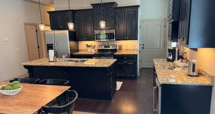 Convenient, Private, and Spacious 3-Bedroom Condo on S. Lamar Blvd in Oxford, MS