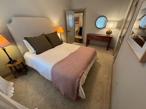 3 makuuhuonetta, silitysrauta/-lauta, ilmainen Wi-Fi, vuodevaatteet