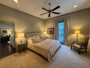 3 室のベッドルーム、アイロン / アイロン台、WiFi (無料)、ベッドシーツ