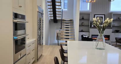 Luxury 5 BR, Gym, Sauna, Thtr, OD FP & Ktcn, Lake