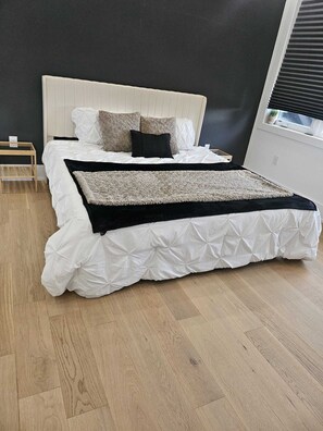5 bedrooms, iron/ironing board, WiFi, bed sheets - Luxury 5 BR, Gym, Sauna, Thtr, OD FP & Ktcn, Lake (Burlington)