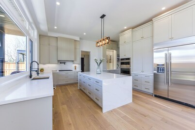 Luxury 5 BR, Gym, Sauna, Thtr, OD FP & Ktcn, Lake