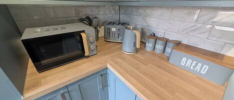 Fridge, oven, stovetop, toaster