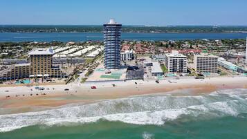 Na praia, toalhas de praia